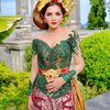15 Gaya Artis Indonesia Pakai Kebaya Bali, dari Sederhana sampai Elegan bak Keluarga Ningrat