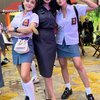 Potret Ririn Ekawati Pakai Seragam SMA di Pesta Ulang Tahun Ussy Sulistiawaty, Kayak Siswi Gaul Ibu Kota!