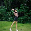 10 Pesona Anya Geraldine saat Main Golf, Gayanya Mukul Bola Bikin Pria-Pria Salfok