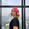 10 Artis Indonesia dengan Gaya Rambut Nyentrik, Warna Super Cerah sampai Model Unik