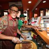 9 Artis Indonesia yang Jadi Pedagang Kaki Lima, Buka Warung Gerobak sampai Jual Minum Sachetan