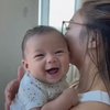 10 Potret Nikita Willy Momong Baby Izz, Kelihatan Kayak Kakak Beradik