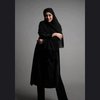 7 Pemotretan Terbaru Celine Evangelista, Pakai Hijab dan Outfit Serba Hitam Bak Wanita Timur Tengah