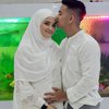10 Potret Ridho DA Pamer Peluk dan Cium Istri, Dinilai Netizen Terlalu Umbar Kemesraan