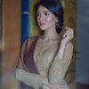 Pancarkan Kecantikan Asli Indonesia, Ini 10 Potret Farah Quinn Kenakan Kebaya Sumatera Utara