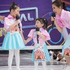 11 Foto Thalia dan Thania Onsu Saat Manggung Bareng Betrand Peto di Karnaval SCTV, Gayanya Bak Penyanyi Professional!