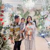 11 Potret Baby Mecca dan Baim Anak Arief Muhammad di Pernikahan Bintang Emon, Gemas Pakai Dress dan Jas
