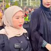 Potret Kiky Saputri Berhijab saat Catwalk Bareng Zaskia Sungkar, Hebohkan Citayam Fashion Week