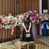 Sering Tampil dengan Look Korea Khas Anak Muda, Ini Potret Ayu Ting Ting Ala Ibu-Ibu Pejabat yang Gak Kalah Cantik