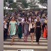 Gak Mau Ketinggalan, Ini 10 Potret Mama Hits Jessica Iskandar dan Gisella Anastasia Catwalk di Citayam Fashion Week