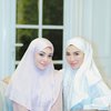 7 Potret Terbaru Celine Evangelista Tampil dengan Hijab Pink, Terlihat Makin Kalem dan Anggun
