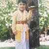 Potret 10 Selebriti Kenakan Baju Adat Daerah Indonesia Saat Kecil, Ada yang Wajahnya Kelihatan Bule Banget!