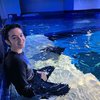 Potret SeaWorld Date Angga Yunanda dan Shenina Cinnamon, Coba Diving Pake Alat Selam Juga Lho!