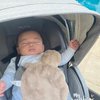 Potret Baby Izz Akhirnya Pulang ke Indonesia Bareng Nikita Willy, Asik Jalan-Jalan hingga Dipijat Oma