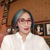 Potret Terbaru Trie Utami, Mantan Juri Afi Bermulut Pedas yang Makin Nyentrik dengan Rambut Warna-Warni