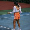 10 Potret Fanny Ghassani Main Tenis, Bermandikan keringat dengan Baju Berbelahan Dada Rendah