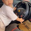 10 Potret Baby Ukkasya Naik Mobil dan Motor Mewah, Kecil-Kecil Gayanya Udah Kayak Sultan