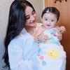 9 Pose Baby Guzel dengan Senyum Lebar, Sudah Sadar Kamera Sejak Bayi