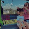 10 Potret Aura Kasih Liburan Bareng Arabella ke Singapura, Lebih Cocok Jadi Adik Kakak Dariapada Ibu dan Anak