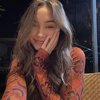 10 Potret Selfie Caitlin Halderman yang Cantik Abis, Senyum Manisnya Auto Bikin Cowok Pingsan