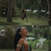 8 Potret Novia Bachmid di Video Klip Wonderland Indonesia 2, Tampil Eksotis dengan Busana Etnik
