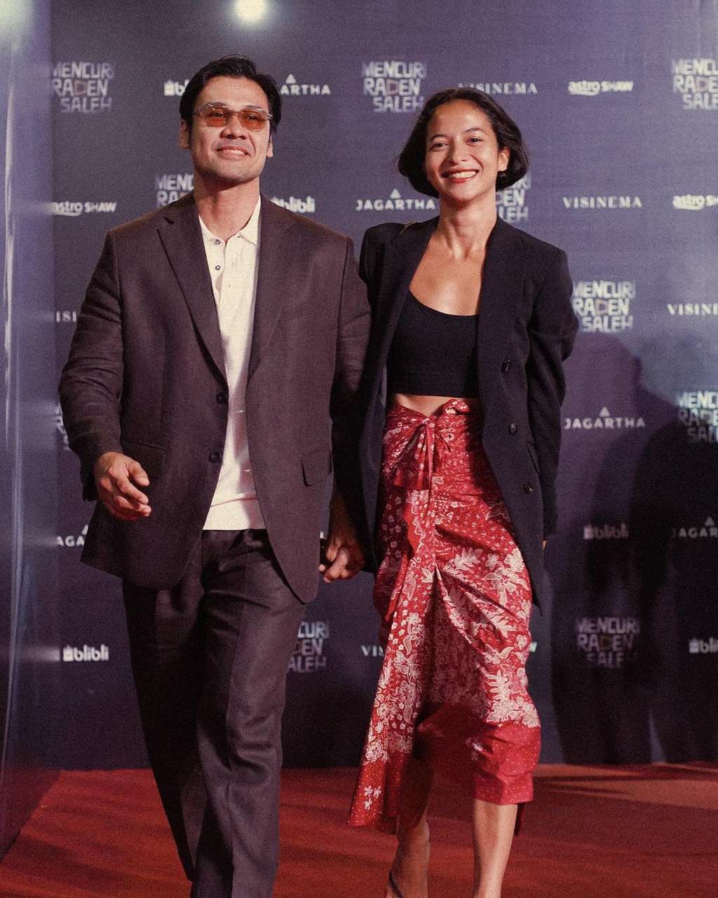 Potret Chicco Jerikho dan Putri Marino di Premiere Film Mencuri Raden Saleh, Gaya Oldschool Keduanya Kece Abis!