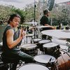 Viral Cium BCL di Panggung, Ini 10 Potret Ray Prasetya Eks Idola Cilik yang Kini jadi Drummer Para penyanyi Hits