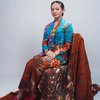 Deretan Potret Amel Carla dalam Balutan Busana Tradisional, Mulai Dari Kemben Jarik hingga Kebaya Jawa