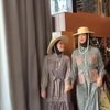 10 Potret Titi Kamal dan Paula Verhoeven Berhijab Saat Jadi Model untuk Brand Fashion Zaskia Sungkar, Auranya Mahal Banget!