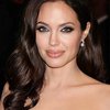 Dikabarkan Alami KDRT oleh Brad Pitt, Ini Deretan Potret Angelina Jolie yang Cantiknya Tak Pernah Luntur