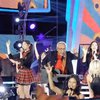10 Momen Iwan Fals Manggung Bareng JKT48, Joget Sambil Heboh Nyanyi Aitakatta