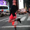 10 Potret Beby Tsabina di Jalanan Kota New York, Tampil Girly dengan Rok Pink Mini