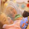 10 Potret Anak Pertama Roro Fitria yang Baru Lahir, Tampan dan Menggemaskan Dipelukan Sang Ibu