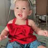 10 Potret Gendhis Anak Nella Kharisma yang Baru Genap Satu Tahun, Pesonanya Manis Bak Princess Kecil!  