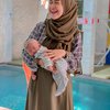 Genap 1 Bulan, Ini Potret Terbaru Baby Moana Anak Ria Ricis yang Sudah Diajari Renang Sampai Menyelam