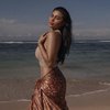 11 Potret Ariel Tatum Lakukan Photoshoot di Pantai, Paras Cantik dan Kulit Eksotisnya Tuai Kekaguman