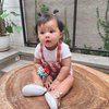 9 Potret Anak Selebriti Pakai Kalung Amber Saat Bayi, Disebut Bisa Redakan Nyeri Sampai Anti Rewel
