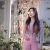 Makin Langsing, Ini Potret Vicky Shu Tampil Senada Dengan Rambutnya yang Berwarna Galaxy saat di LA