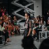 10 Potret Enzy Storia Catwalk di New York Fashion Week, Gayanya Sukses Curi Atensi