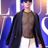 11 Potret Aming Pakai Baju Jaring-Jaring Ketat, PD di Acara Peluncuran Make Up Terbaru Ivan Gunawan 