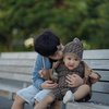 Deretan Potret Kebersamaan Rafathar dan Rayyanza di Bangku Taman New York, Kakak Adik yang Saling Menyayangi