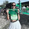 Doyan Ikut Marathon, Ini 10 Pesona Nia Ramadhani dengan Outfit Running