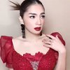 Deretan Potret Angel Karamoy dengan Gaun dan Bibir Merah Merona, Pesonanya Menantang Banget!