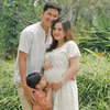 9 Foto Keluarga Terbaru Tasya Kamila dan Randi Bachtiar, Hangat Jelang Kelahiran Anak ke-2  