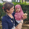 Mau Berusia 2 Tahun, Ini 10 Potret Terkini Aisyah Moonlight Anak Kimberly Ryder dengan Paras Bule Kental yang Gemesin Banget!