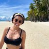 Deretan Potret Nikita Mirzani Liburan di Filipina, Tampil Terbuka Sambil Berjemur di Bawah Terik Matahari