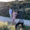 Potret Maternity Shoot Gracia Indry, Gemas Bermandikan Cahaya Matahari di Pantai