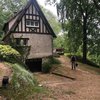 Unik Banget Ini Potret Rumah Anggun C Sasmi yang Adem Banget, Tampak Bak Kastil di Tengah Hutan