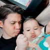10 Potret Kekompakan Irwansyah dan Baby Ukkasya yang Plek-Ketiplek Bak Duplikat