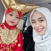 Potret Cantik Potret Maryam Anak Oki Setiana Dewi Pakai Baju Adat Minangkabau, Pesonanya Rancak Bana!